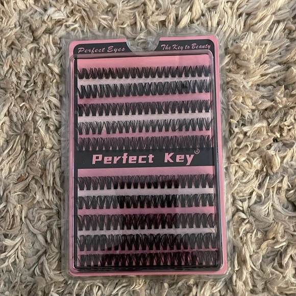 Lashes - Picture 1 of 1